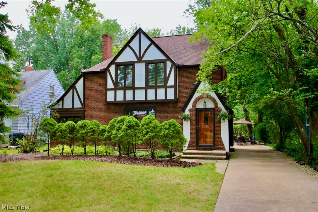 Lyndhurst Manor - Residential