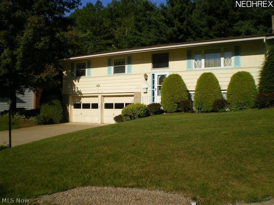 This is a split foyer home in a quiet neighborhood.  Featuring 3 Br, 2full and 1 half baths. Family Room with gas log fireplace. Large kitchen with ample storage space and counter space. Private patio off kitchen area. 2 car under the house garage. Seller will offer $1000 paint allowance for exterior painting for buyer who closes on or before April 30, 2015.