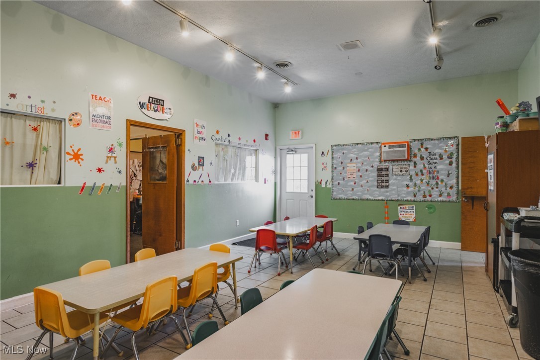 Lynnden Road Adn - Commercial Sale