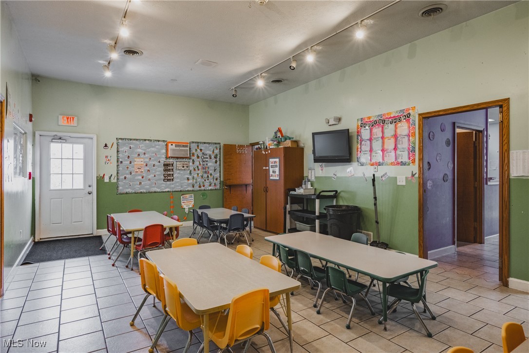 Lynnden Road Adn - Commercial Sale