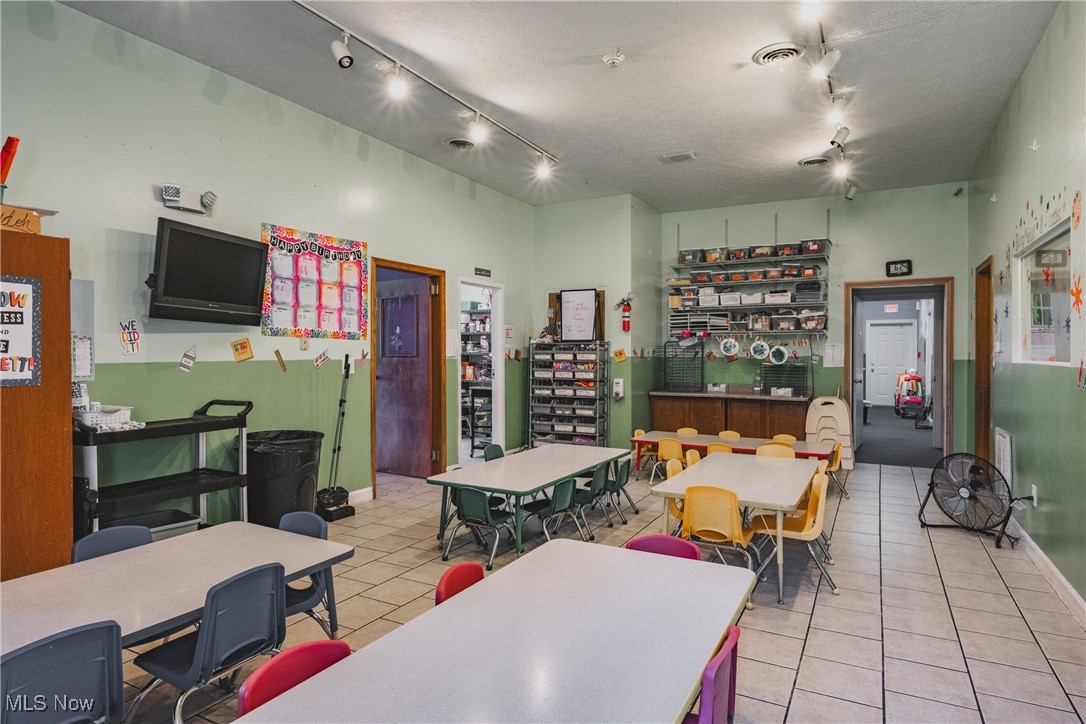 Lynnden Road Adn - Commercial Sale