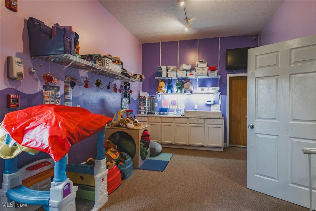 Lynnden Road Adn - Commercial Sale