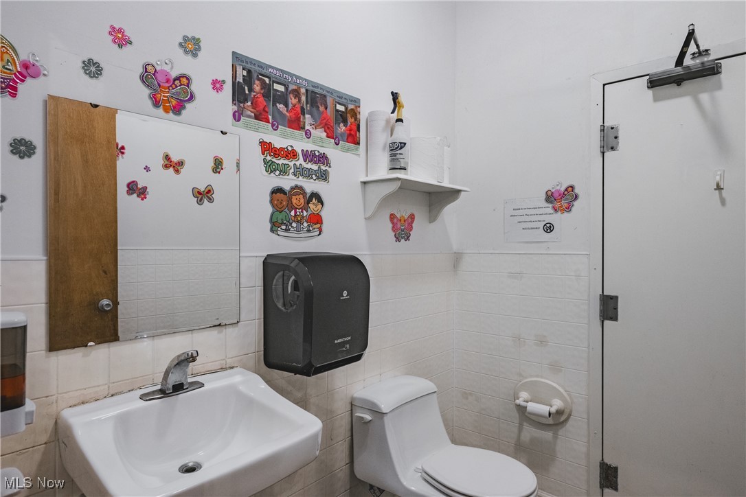 Lynnden Road Adn - Commercial Sale