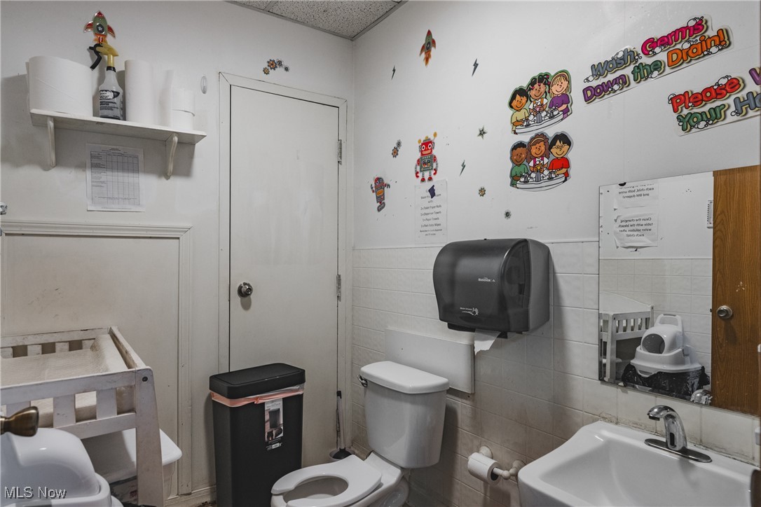 Lynnden Road Adn - Commercial Sale