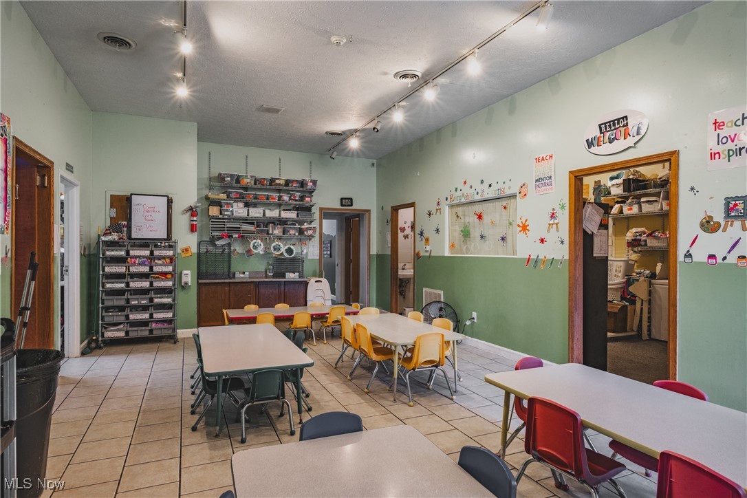 Lynnden Road Adn - Commercial Sale