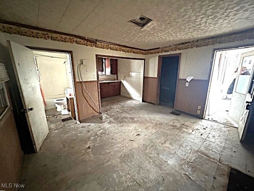 Photo of 919 N Main Street, Lima, OH 45801 (MLS # 5182436)