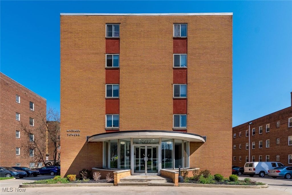 Photo of 12050 Lake Avenue #602, Lakewood, OH 44107 (MLS # 5183605)