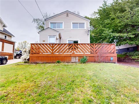 Homes For Sale - 1801 Malasia Road<br/> Akron, OH 44305