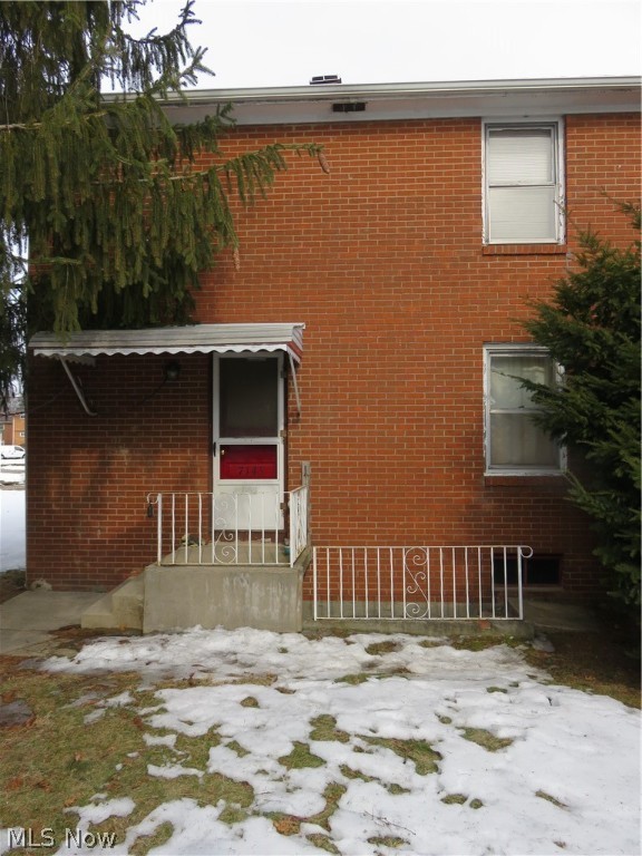LOOK... Increase Your Investment Portfolio with this All Brick 2 Story Duplex! Located in the Heart of Boardman! Each Unit has 2 Bedrooms, 1 Bath, Garage Space and Full Basement. Separate Forced Air Furnaces, Electric Boxes and Gas Meters. Tenant pays all Utilities Including Water and is currently paying $550/mo.