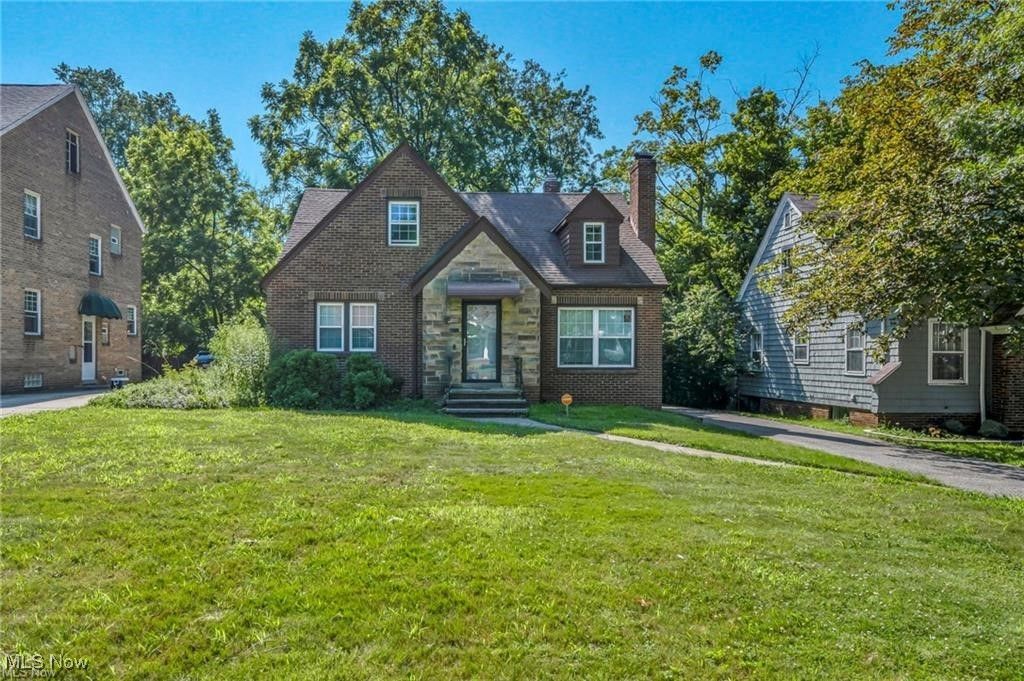 Photo of 2010 E 221st Street, Euclid, OH 44117 (MLS # 5177459)