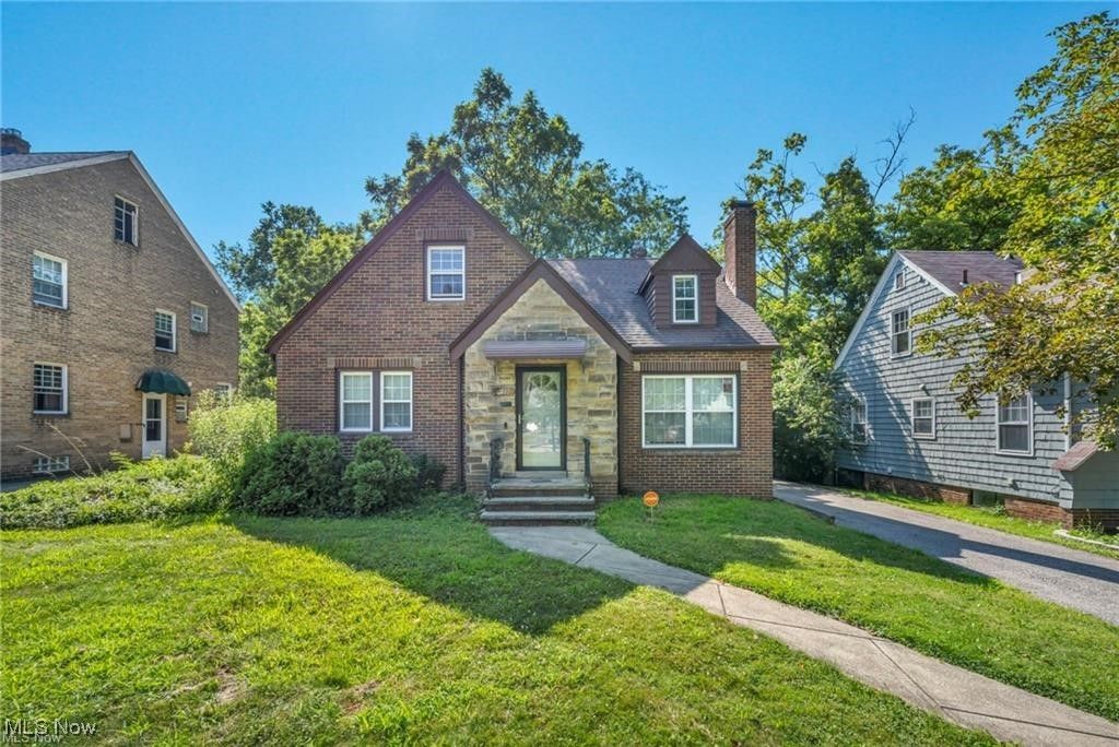 Photo of 2010 E 221st Street, Euclid, OH 44117 (MLS # 5177459)