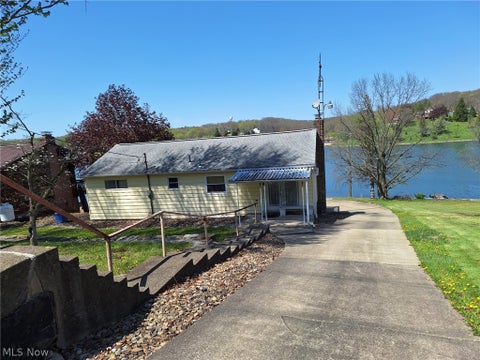 Homes For Sale - 47813 Tomahawk Drive<br/> Negley, OH 44441