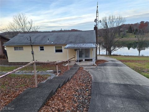 Homes For Sale - 47813 Tomahawk Drive<br/> Negley, OH 44441