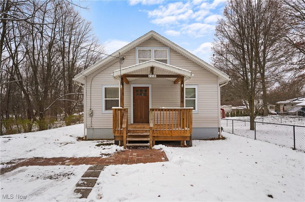 Photo of 2218 Lee Drive, Akron, OH 44306 (MLS # 5175596)