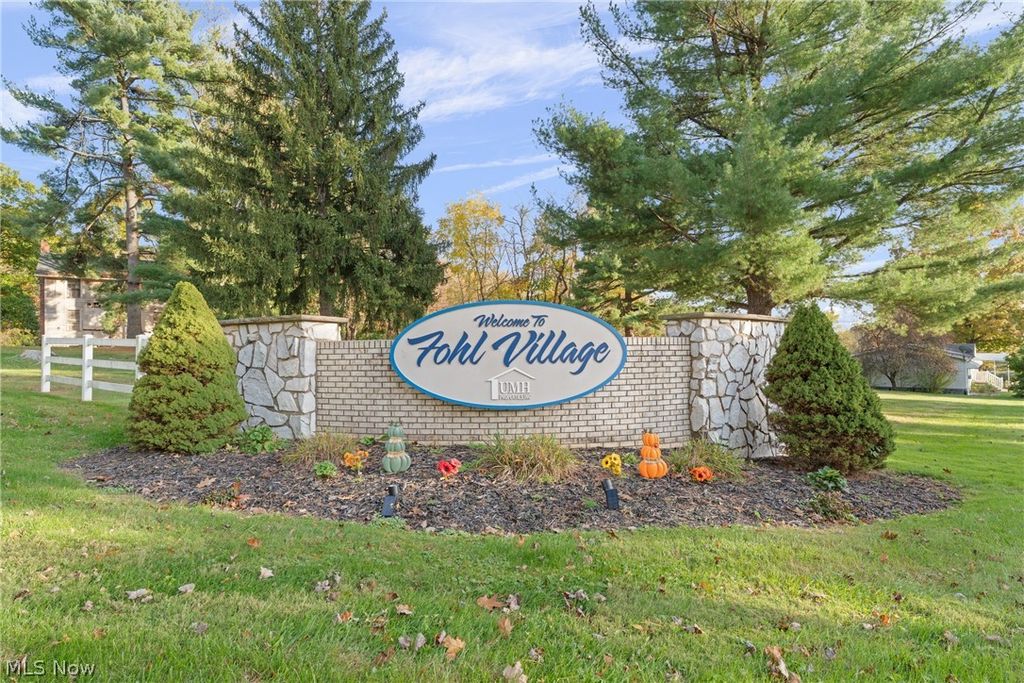 Photo of 1005 Overlook Drive SW, Canton, OH 44706 (MLS # 5211467)