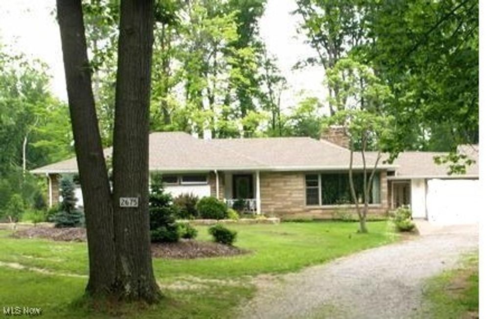 Photo of 2675 Seifert Lewis Road, Hubbard, OH 44425 (MLS # 5177700)