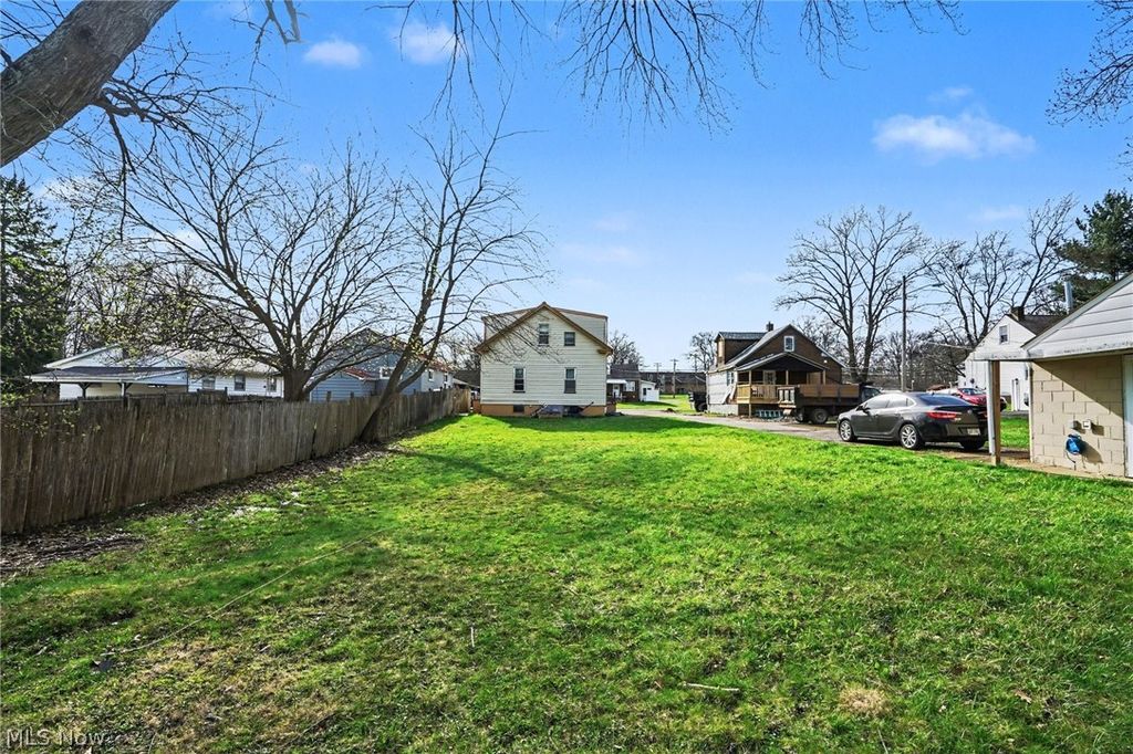 Photo of 2204 Harmon Avenue, Niles, OH 44446 (MLS # 5198922)