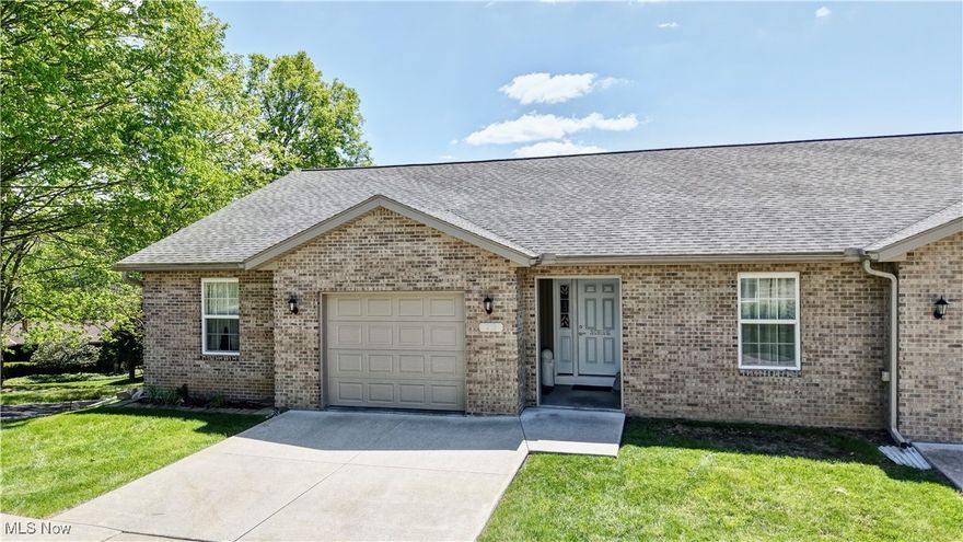 Affordable Living in this Very Nice 2 Bedroom 2 Bath Condo in Like new condition with a basement and 2 Garages-1 on the main floor and 1 in the basement.
This Condo built in 2018 is in nearly new condition, the cathedral ceiling has 2 skylights for ample natural light, there is a deck off the dining area to enjoy the fresh outdoor air, and the large basement allows for ample storage. You will like the quiet town and the location of this property in close proximity to all shopping and downtown areas. Motivated Owner!