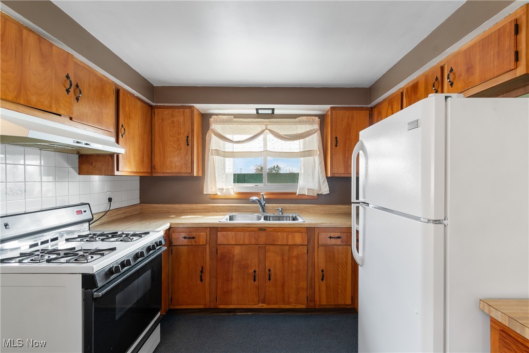 348 Woodland Avenue, Elyria, Ohio image 12