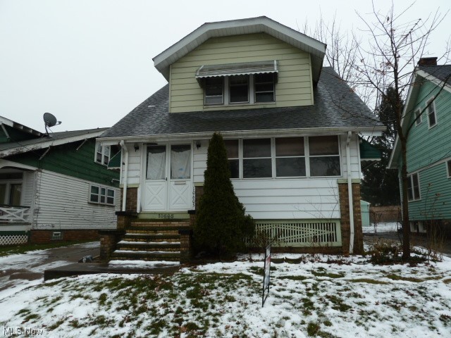 Located minutes from Edgewater Beach, Downtown Cleveland and all major concert and sporting events. Bring your skills and creativity as this home is in need of a little TLC.
Sellers will not do any repairs and are selling this home "As Is"
GOOD CANDIDATE FOR RENOVATION MORTGAGE.