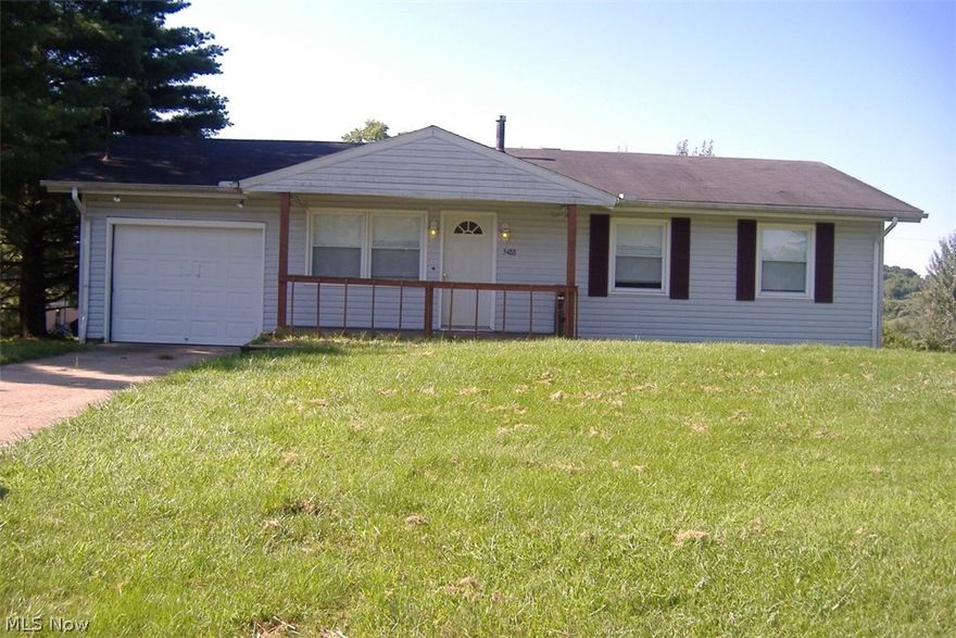 Excellent location close to shopping, and Warren school, and amenities. Just minutes to Belpre or Marietta, freshly painted. Level Lot.