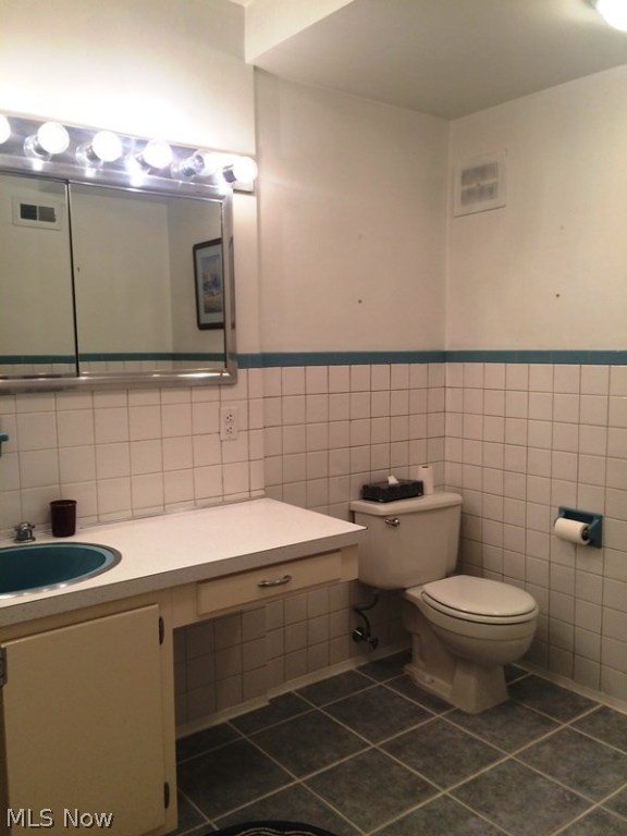 Carlton House Condo - Residential