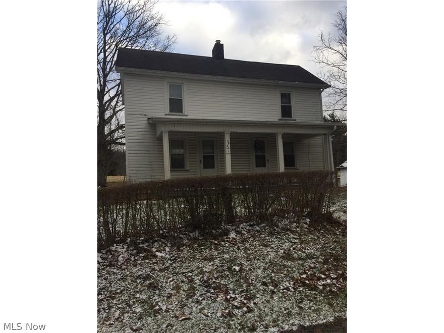 Older 4 bedroom  farm house with so much potential. Sits on 5 beautiful acres.
You could easily update this home or build a new one.
Don't miss this opportunity at a great price.