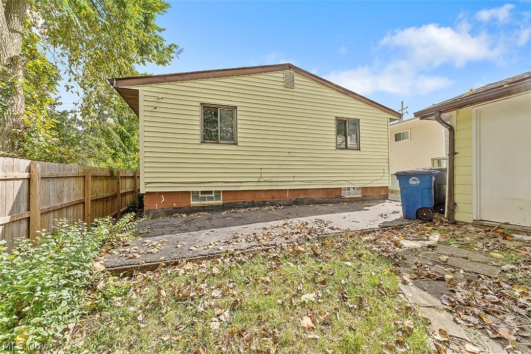 Dubin Housing Corp 01 - Residential Lease