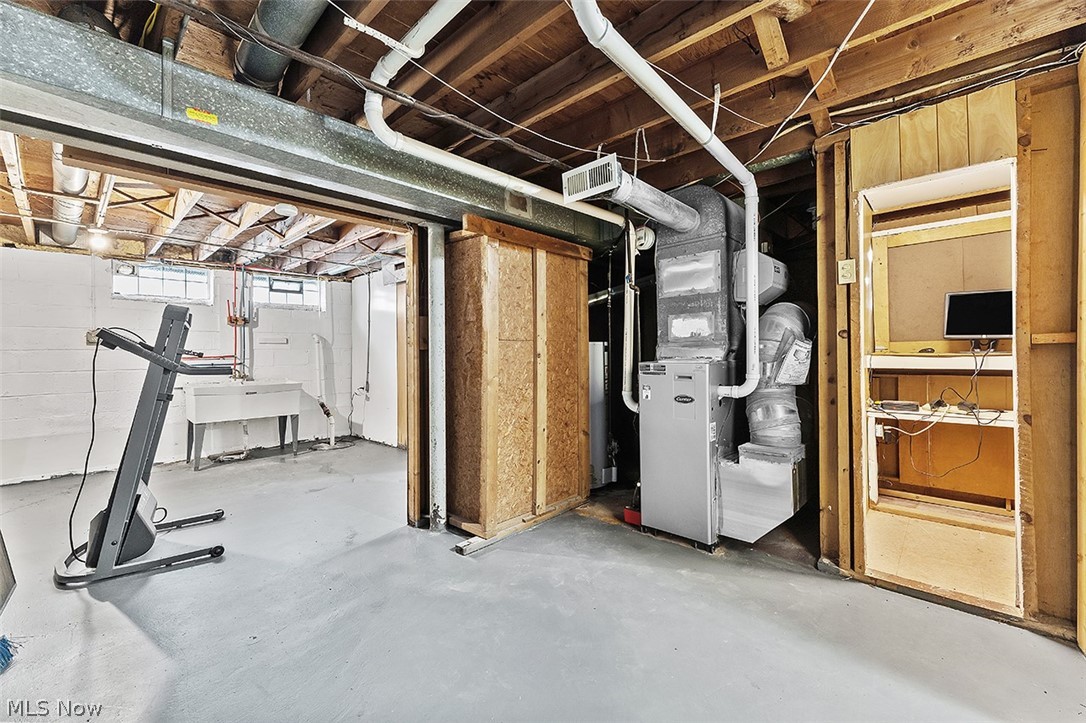 Dubin Housing Corp 01 - Residential Lease