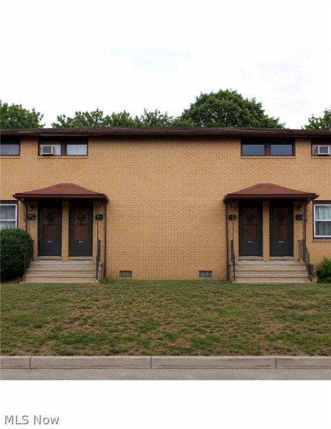 Multifamily For Sale - 211 Clara Court<br/> Louisville, OH 44641
