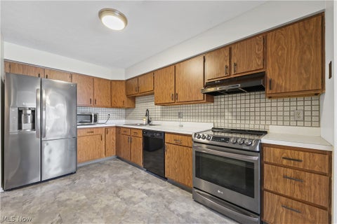 Tiny photo for 7569 Creekwood Drive #21D, North Royalton, OH 44133 (MLS # 5255453)