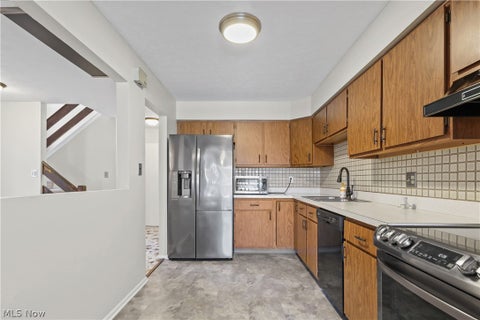 Tiny photo for 7569 Creekwood Drive #21D, North Royalton, OH 44133 (MLS # 5255453)