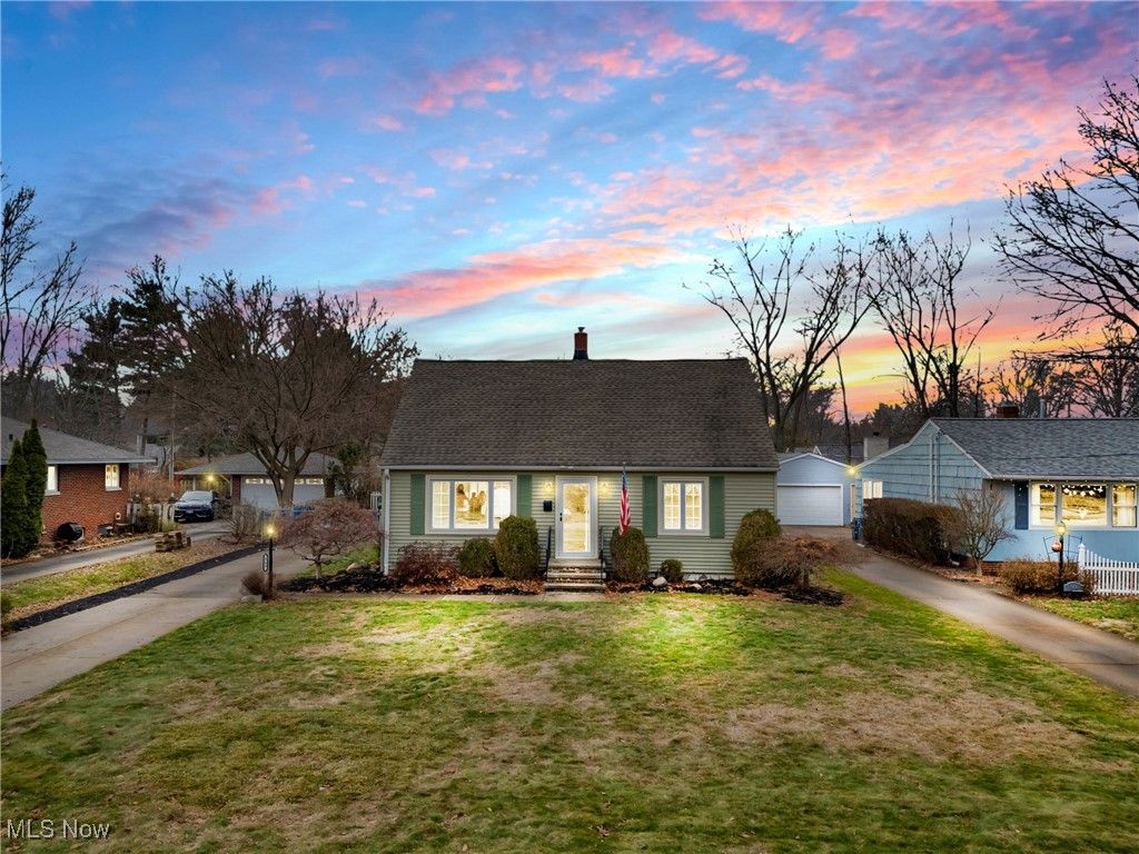 Photo of 568 Bassett Road, Bay Village, OH 44140 (MLS # 5178626)