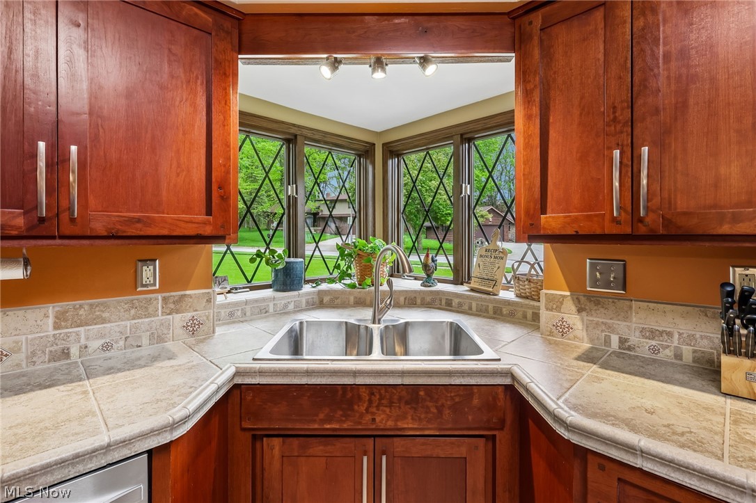 Willoughby Hills 01 - Residential