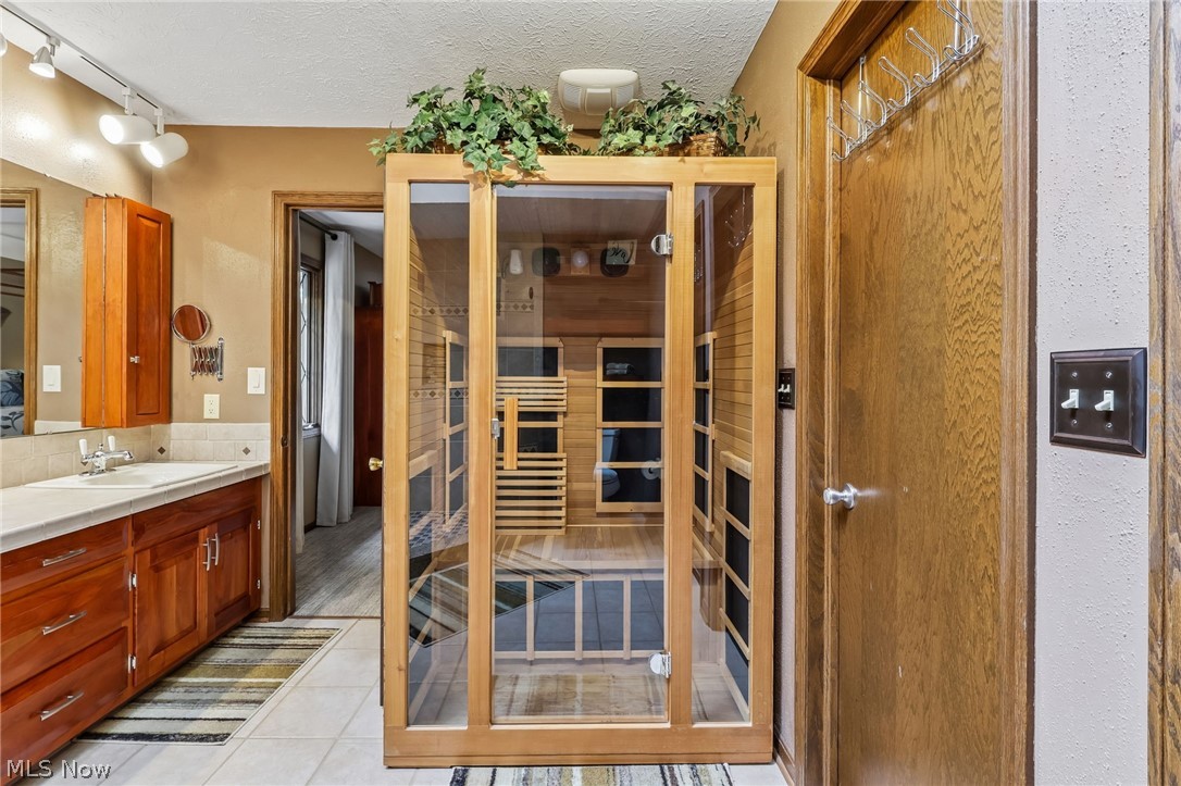 Willoughby Hills 01 - Residential