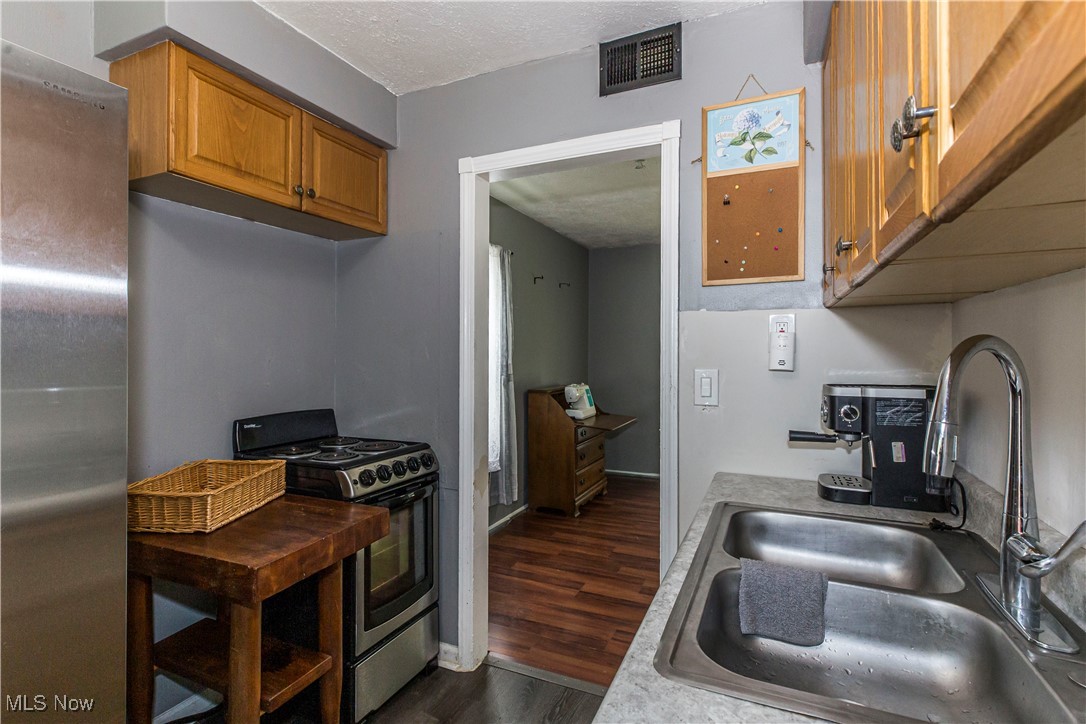 13102 Liberty Avenue, Cleveland, Ohio image 12