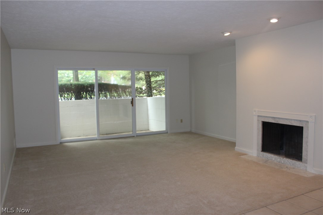 Versailles At Hudson Condo - Residential