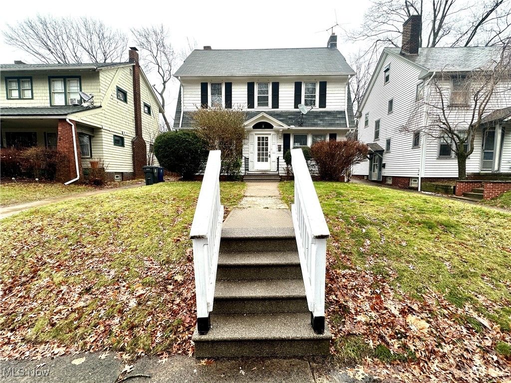 Photo of 1665 Cumberland Road, Cleveland Heights, OH 44118 (MLS # 5178672)