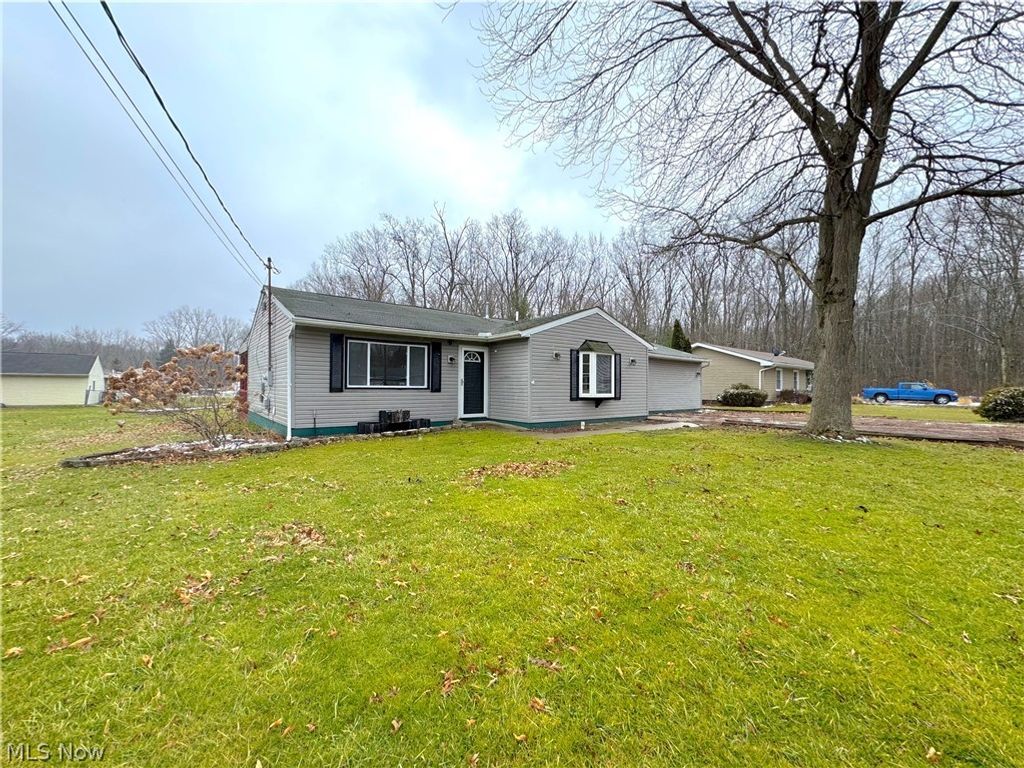 Photo of 18066 Hillcrest Drive, Lake Milton, OH 44429 (MLS # 5189633)