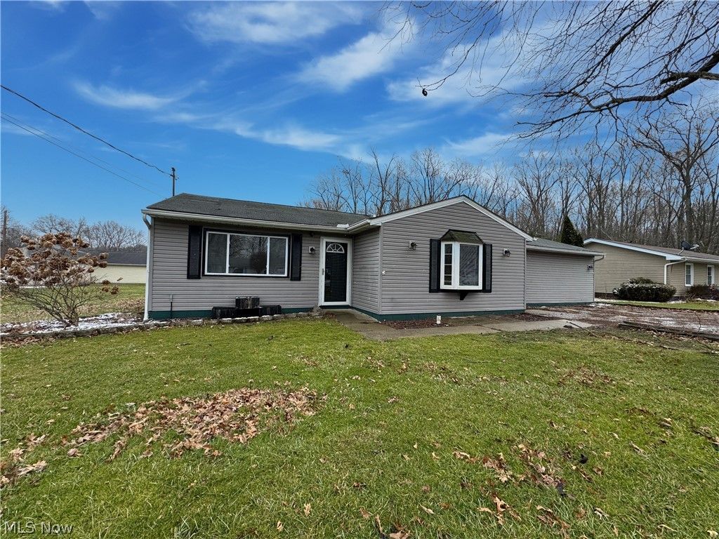 Photo of 18066 Hillcrest Drive, Lake Milton, OH 44429 (MLS # 5189633)