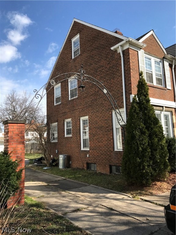 University 30 - Residential Lease