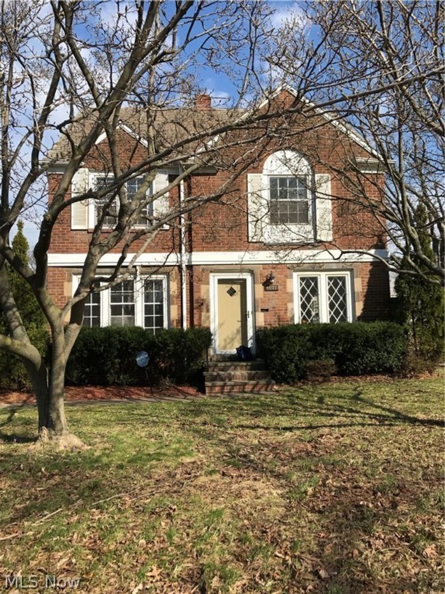 Large 5 Bedroom home with 1 Full and 2 Half baths. Large Rooms, Close to schools and Move in Ready!

Rental Agreement : 1 Months Rent required as security deposit, Tenant Pays ALL Utilities