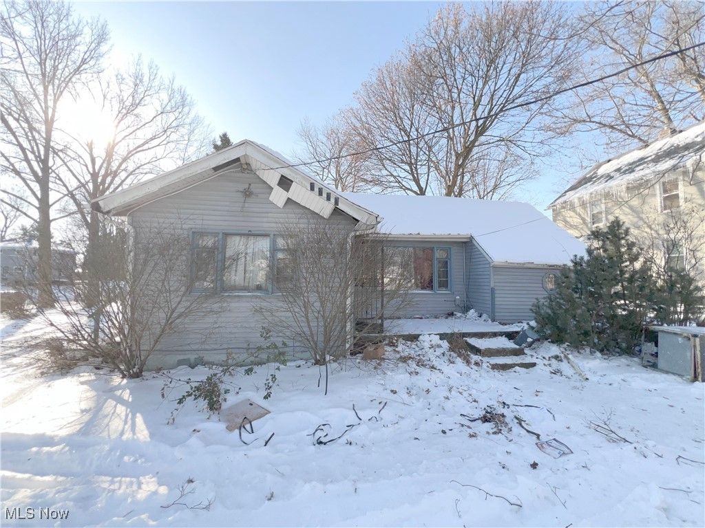 Photo of 1220 E Archwood Avenue, Akron, OH 44306 (MLS # 5185193)