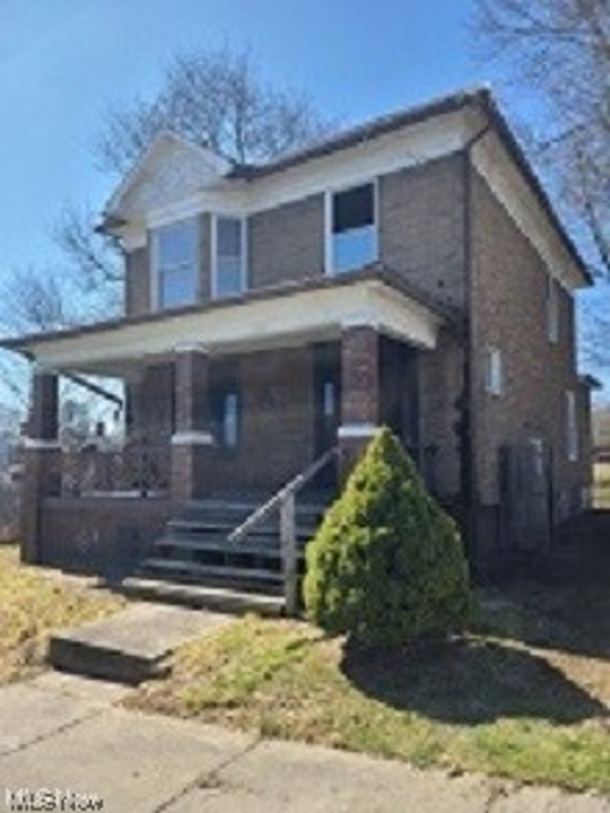 Large 3 bedroom home with 1 bathroom and a nice level yard with alley access from the exterior. With some TLC and restoration, this could make a nice investment property or a home to call your own. Call today to schedule your own personal viewing