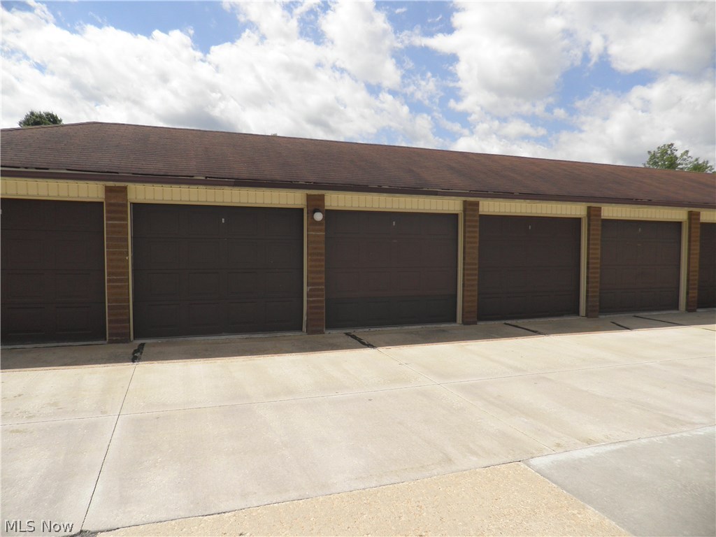 Courts Country Lakes Condo - Residential Lease