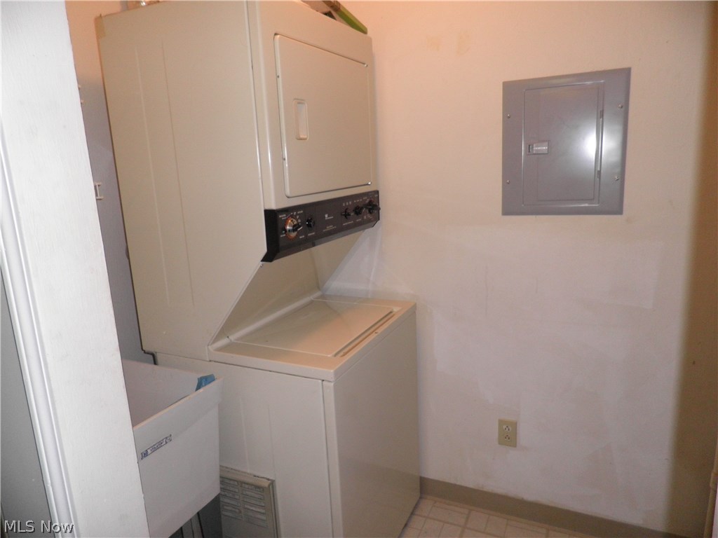 Courts Country Lakes Condo - Residential Lease