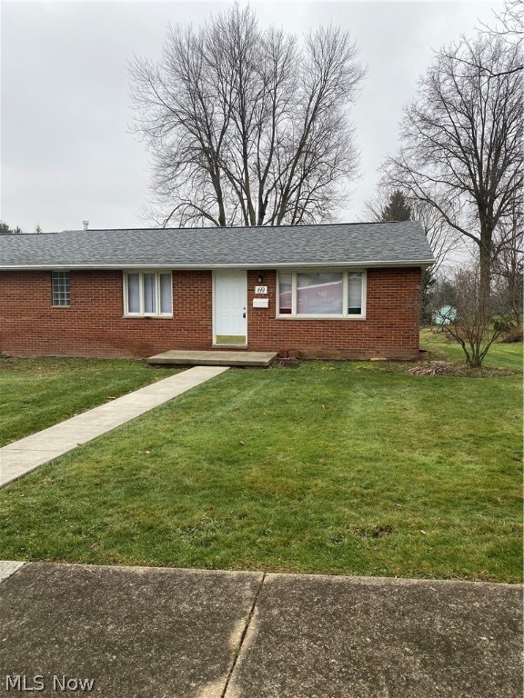 Rental applications must be complete prior to showing.