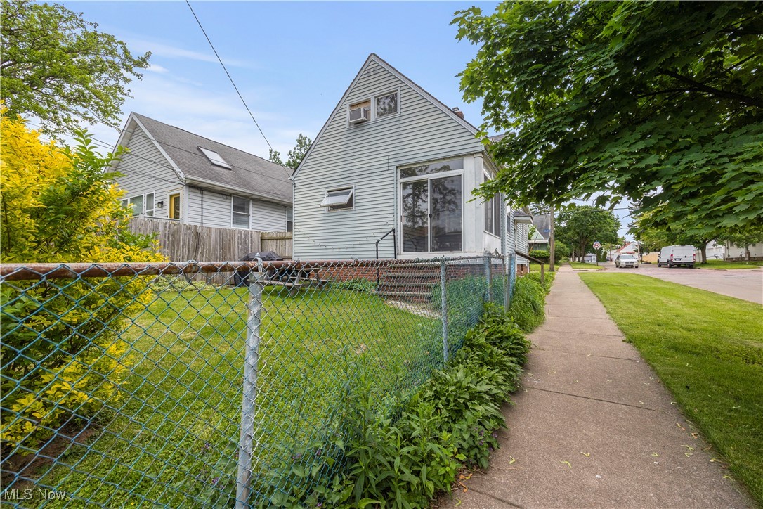 5722 Delora Avenue, Cleveland, Ohio image 32