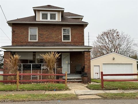 Photo of 1311 Warner Road SE, Canton, OH 44707 (MLS # 5178696)