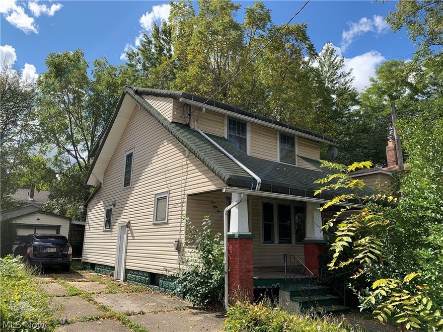 Looking for a fixxer upper! look no further! home sold as is